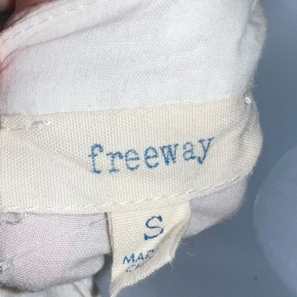 Embroidered White and Blue Sleeveless Top - Picture 5 of 9